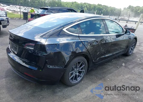 2018 Tesla Model 3 Long Range/Mid Range z USA, uszkodzony, nr VIN 5YJ3E1EA4JF166045